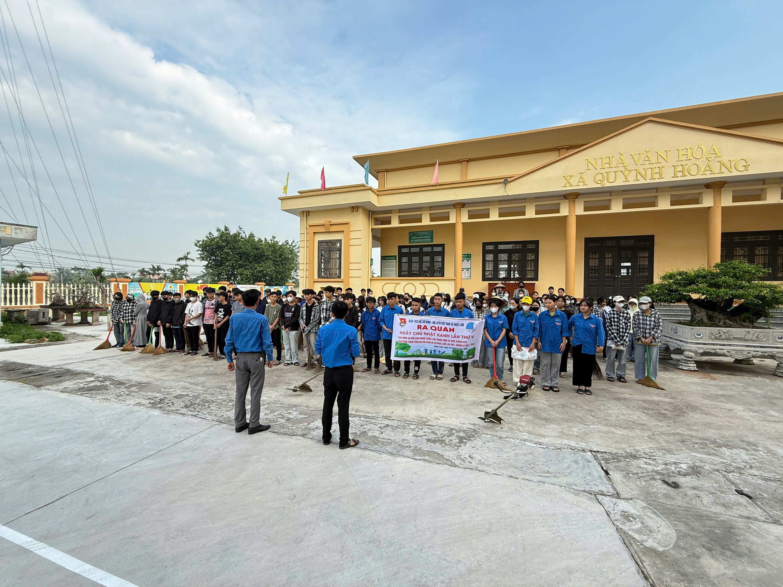 Đoàn Thanh niên xã Ngọc Lâm ra quân làm VSMT