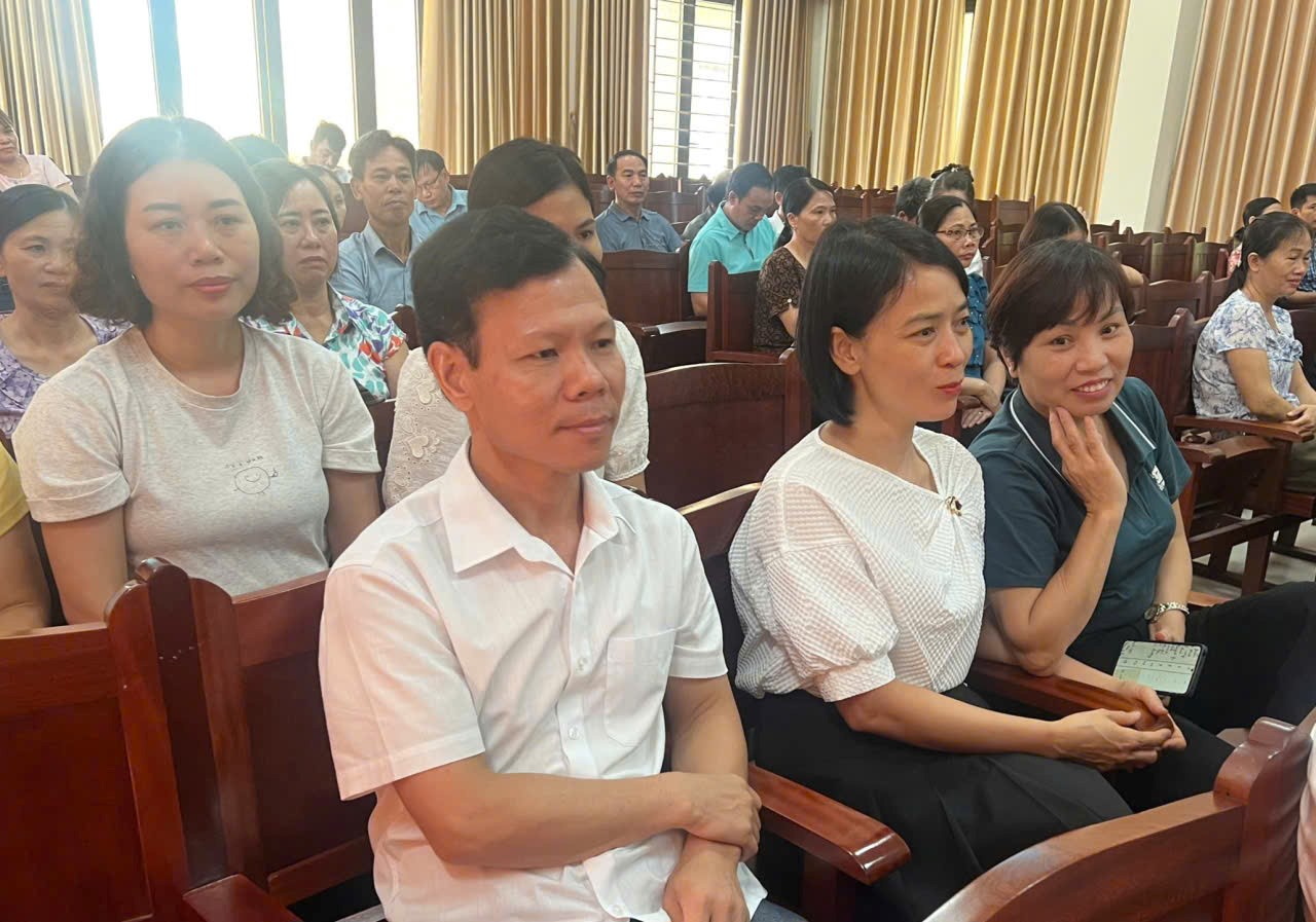 UBND xã Ngọc Lâm tổ chức hội nghị triển khai và lấy ý kiến vào đề án sắp xếp các cơ sở giáo dục, mầm non, phổ thông công lập trên địa bàn xã
