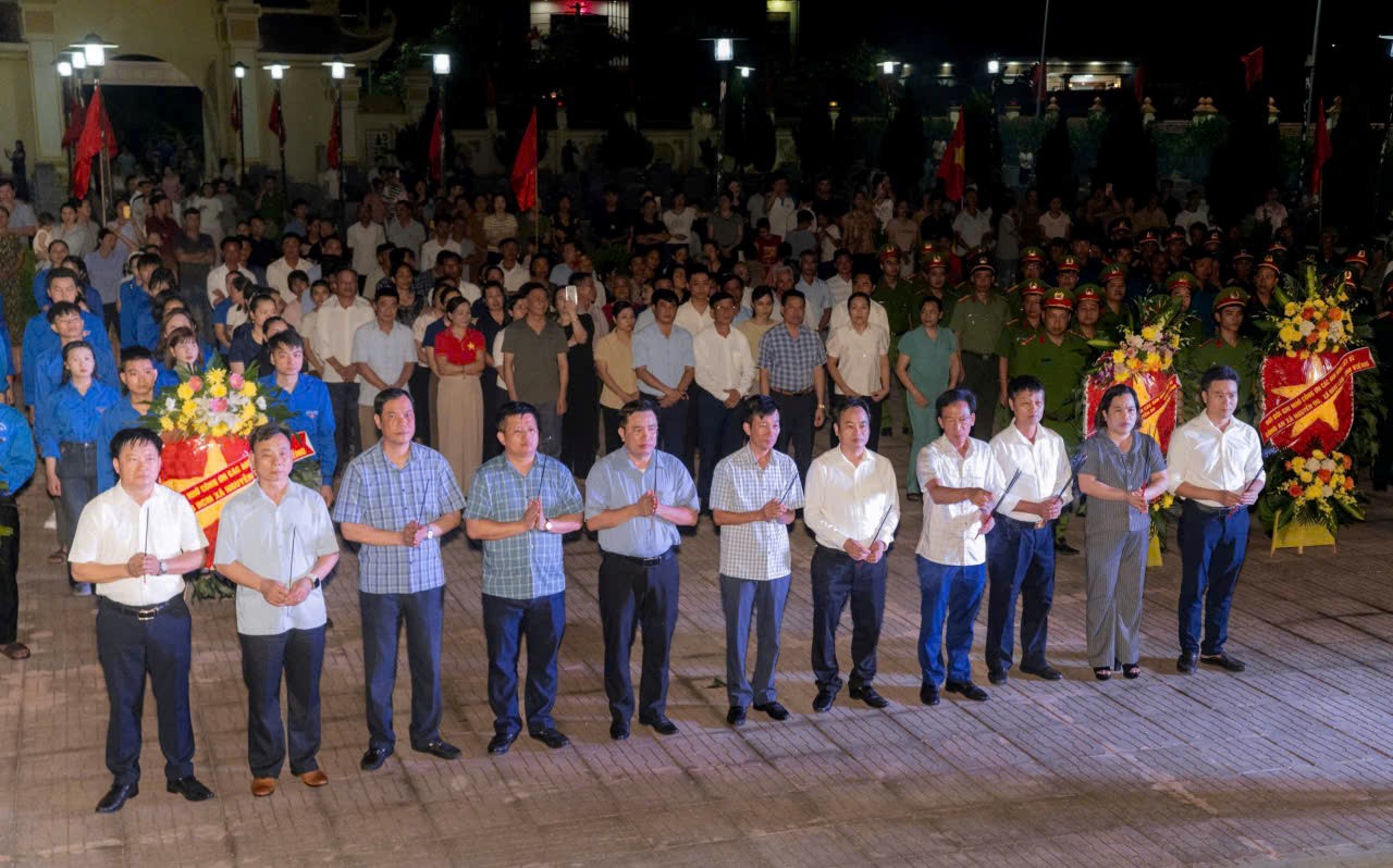 Xã Nguyễn Du và xã Ngọc Lâm phối hợp tổ chức lễ thắp nến tri ân, dâng hương, dâng hoa tưởng niệm các anh hùng liệt sĩ nhân dịp kỷ niệm 79 năm ngày thương binh - liệt sĩ (27/7/1947 - 27/7/2026)