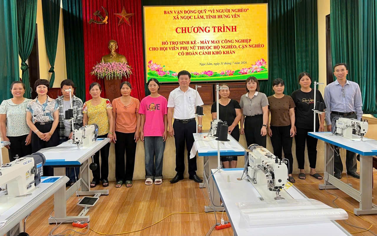 Ban vận động quỹ “Vì người nghèo” tổ chức chương trình hỗ trợ sinh kế máy may công nghiệp cho hội viên hội phụ nữ thuộc hộ nghèo, cận nghèo, có hoàn cảnh khó khăn trên địa bàn xã Ngọc Lâm