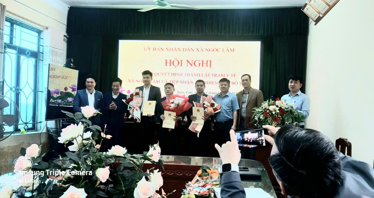 HỘI NGHỊ THÀNH LẬP TRẠM Y TẾ XÃ NGỌC LÂM VÀ TRAO QUYẾT ĐỊNH BỔ NHIỆM CÁN BỘ