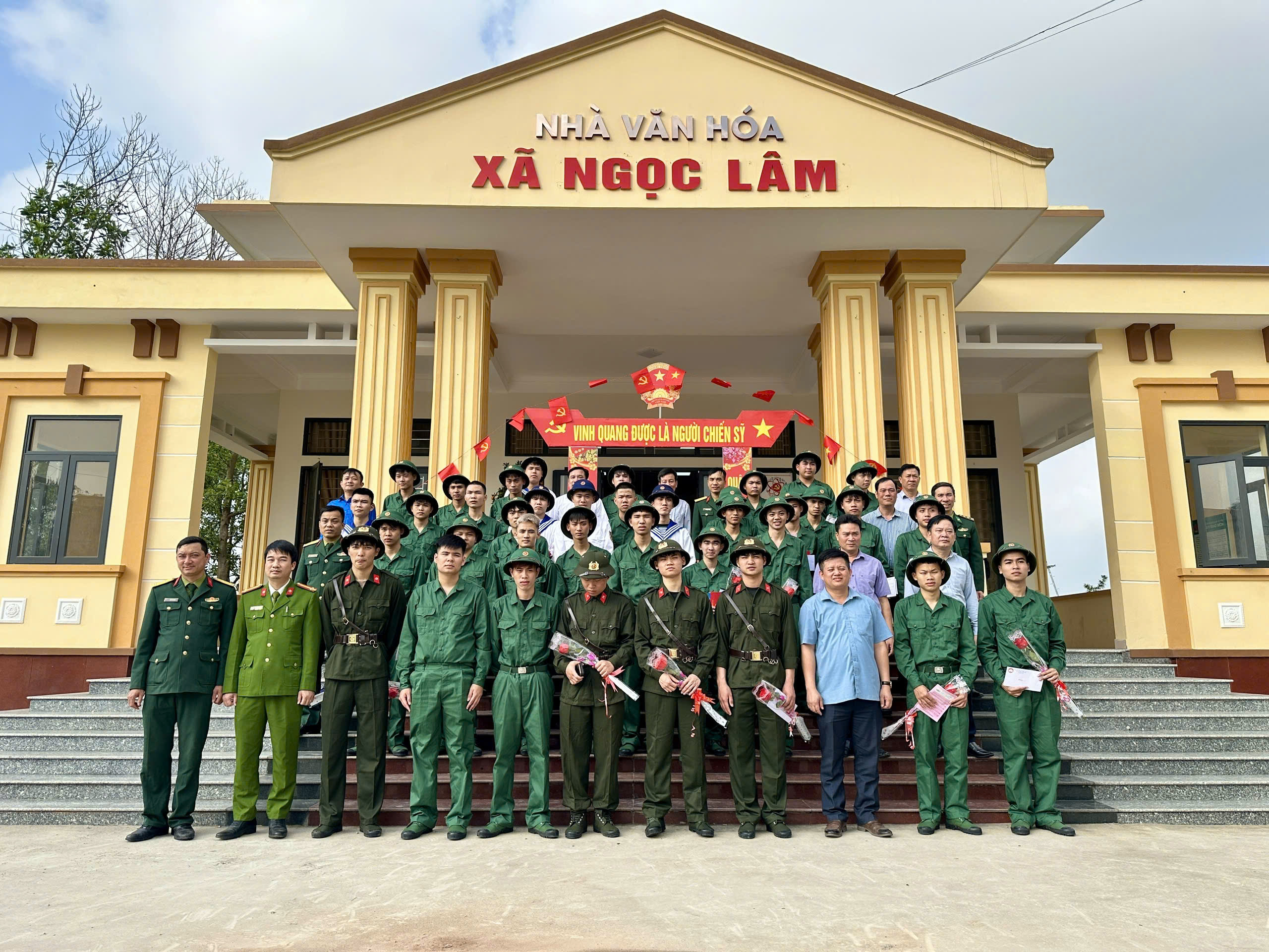 Xã Ngọc Lâm, tỉnh Hưng Yên tổ chức gặp mặt tặng quà cho tân binh trước ngày lên đường nhập ngũ