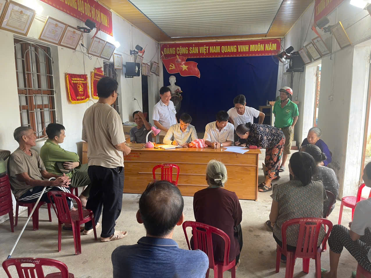 Xã Ngọc Lâm tổ chức trao tặng quà nhân dịp kỉ niệm 80 năm Quốc khánh nước CHXHCNVN