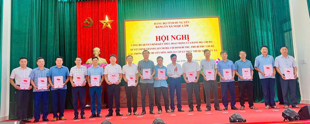 Đảng ủy xã Ngọc Lâm công bố Quyết định kết thúc hoạt động của Đảng bộ, Chi bộ, quyết định thành lập chi bộ, chỉ định Bí thư, Phó Bí thư chi bộ, các phòng ban chuyên môn, đơn vị cấp xã thuộc Đảng ủy xã